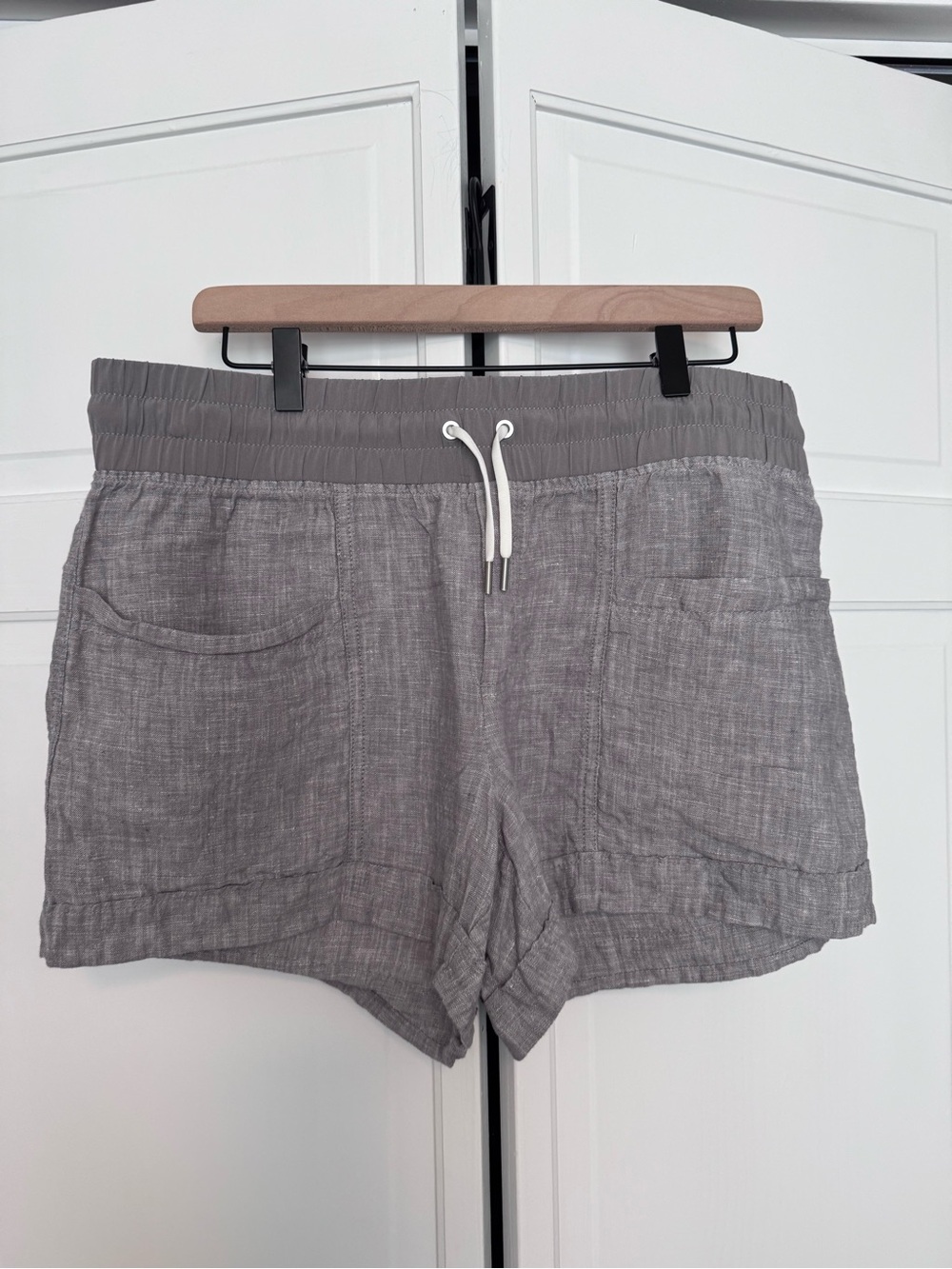 Athleta Gray Elastic-Waist Linen-Blend Athletic Shorts